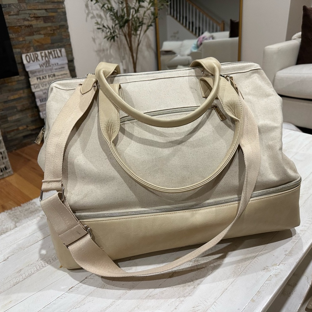BEÍS | The Weekender in Beige